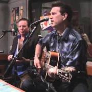 El texto musical HOW'S THE WORLD TREATING YOU de CHRIS ISAAK también está presente en el álbum Beyond the sun (2011)