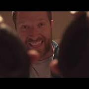 El texto musical IT'S BEGINNING TO LOOK A LOT LIKE CHRISTMAS de BRETT ELDREDGE también está presente en el álbum Glow (deluxe) (2018)