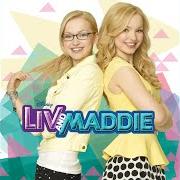 El texto musical SAY HEY de DOVE CAMERON también está presente en el álbum Liv and maddie (2015)