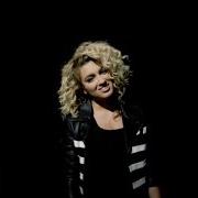 El texto musical ART OF LETTING YOU GO de TORI KELLY también está presente en el álbum Unbreakable smile (2015)