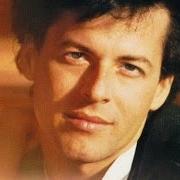 El texto musical TUTTO IL CALCIO MINUTO PER MINUTO de CLAUDIO BAGLIONI también está presente en el álbum La vita è adesso (1985)