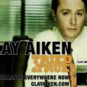 El texto musical CRYING de CLAY AIKEN también está presente en el álbum Tried and true (2010)