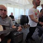 El texto musical OUTRO de FRENK NELLI también está presente en el álbum Non c'entra niente (2014)
