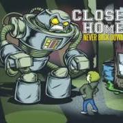 El texto musical DAYS OF OUR LIVES de CLOSE TO HOME también está presente en el álbum Never back down (2011)