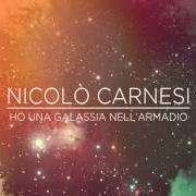 El texto musical ILLUMINATI de NICOLÒ CARNESI también está presente en el álbum Ho una galassia nell'armadio (2014)