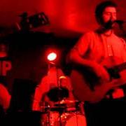 El texto musical CHUGG-CHUGGA de JOSÉ GONZÁLEZ también está presente en el álbum Black refuge [ep] (2005)