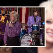 El texto musical YOU AND ME de CONNIE SMITH también está presente en el álbum Long line of heartaches (2011)