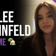 El texto musical END THIS (L.O.V.E.) de HAILEE STEINFELD también está presente en el álbum Half written story (2020)