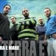 El texto musical DI PANE DI VINO LA VITA de CRIFIU también está presente en el álbum Tra terra e mare (2006)