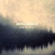 El texto musical LONELY HEART REVERB de JOANA SERRAT también está presente en el álbum Cross the verge (2016)