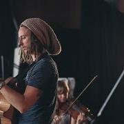 El texto musical COLOUR ME IN GOLD de JP COOPER también está presente en el álbum Keep the quiet out (2014)