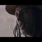 El texto musical LITTLE BIT OF LOVE de JP COOPER también está presente en el álbum In these arms (2020)