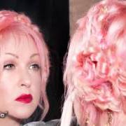 El texto musical THE END OF THE WORLD de CYNDI LAUPER también está presente en el álbum Detour (2016)