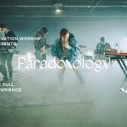 El texto musical WORTHY de ELEVATION WORSHIP también está presente en el álbum Paradoxology (2019)