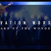 El texto musical LOOK HOW HE LIFTED ME de ELEVATION WORSHIP también está presente en el álbum Wake up the wonder (2014)