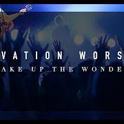 El texto musical THE KING IS AMONG US de ELEVATION WORSHIP también está presente en el álbum Wake up the wonder (2014)