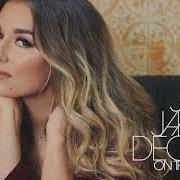 El texto musical BABY IT'S COLD OUTSIDE de JESSIE JAMES DECKER también está presente en el álbum This christmas (2015)