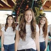 El texto musical SANTA CLAUS VENDRÁ A LA CIUDAD de VENTINO también está presente en el álbum Ya es navidad (2017)