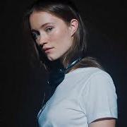 El texto musical NEVER MINE de SIGRID también está presente en el álbum Sucker punch (2019)