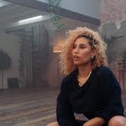 El texto musical WIFE ME de RAYE también está presente en el álbum Side tape (2018)