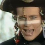 El texto musical YOUNG PARISIANS de ADAM AND THE ANTS también está presente en el álbum Stand and deliver: the very best of adam and the a