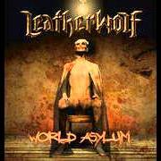 El texto musical BEHIND THE GUN de LEATHERWOLF también está presente en el álbum World asylum (2006)