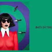 El texto musical BATS IN THE BELFRY de QVEEN HERBY también está presente en el álbum Halloqveen (2021)