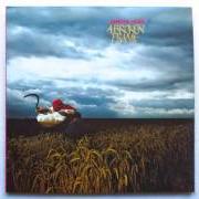 El texto musical THE SUN & THE RAINFALL de DEPECHE MODE también está presente en el álbum A broken frame (1982)
