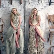 El texto musical GIRL IN A COUNTRY SONG de MADDIE & TAE también está presente en el álbum Start here (2015)