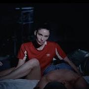 V V