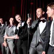 El texto musical WHY DO FOOLS FALL IN LOVE de THE OVERTONES también está presente en el álbum Good ol' fashioned love (2010)