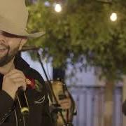El texto musical NI PARIENTES SOMOS de CARIN LEON también está presente en el álbum Borrachera con los honorables (en vivo) (2020)