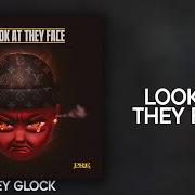 El texto musical LOOK AT THEY FACE de KEY GLOCK también está presente en el álbum Yellow tape (2020)