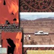 El texto musical DOSIS PERFECTA de PANTEON ROCOCO también está presente en el álbum A la izquierda de la tierra (1999)