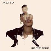 El texto musical WORKING ON IT de CHARLOTTE OC también está presente en el álbum Here comes trouble (2021)