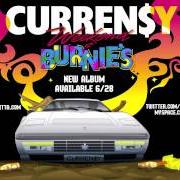 El texto musical MONEY MACHINE de CURREN$Y también está presente en el álbum Weekend at burnie's (2011)