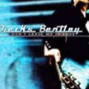 El texto musical LIVING SINGLE de DIERKS BENTLEY también está presente en el álbum Don't leave me in love (2001)