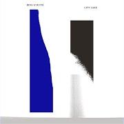 El texto musical BROAD CHANNEL / A LITTLE LINE IN A ROUND FACE de BING & RUTH también está presente en el álbum City lake (2015)