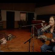 El texto musical THE OLD WOMAN IN ME de LORI MCKENNA también está presente en el álbum 1988 (2023)