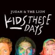 El texto musical SCARED de JUDAH & THE LION también está presente en el álbum Kids these days (2014)