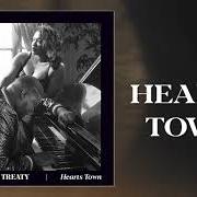 El texto musical HEY PRETTY MOON de WAR AND TREATY (THE) también está presente en el álbum Hearts town (2020)