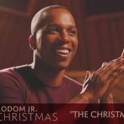 El texto musical AULD LANG SYNE de LESLIE ODOM JR. también está presente en el álbum The christmas album (2020)