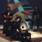 El texto musical LET ME GO de BABY ROSE también está presente en el álbum Yearnalism (2026)