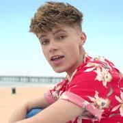 El texto musical HOLIDAY de HRVY también está presente en el álbum Holiday (2017)