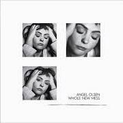 El texto musical (WE ARE ALL MIRRORS) de ANGEL OLSEN también está presente en el álbum Whole new mess (2020)