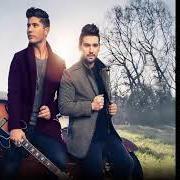 El texto musical WHAT KEEPS YOU UP AT NIGHT de DAN + SHAY también está presente en el álbum Dan + shay (2018)