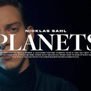 El texto musical HERO de NICKLAS SAHL también está presente en el álbum Planets (2018)