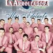 El texto musical COMO PEZ EN EL AGUA de LA ARROLLADORA BANDA EL LIMÓN DE RENE CAMACHO también está presente en el álbum Mas adelante (2009)