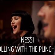 El texto musical TAKE ME BACK de NESSI también está presente en el álbum Rolling with the punches (2015)