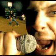 El texto musical ALL WE ARE de DONOTS también está presente en el álbum We're not gonna take it (2002)